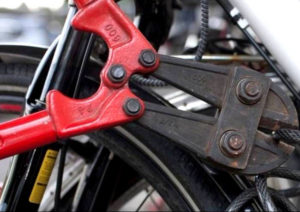 Smantellato un giro di biciclette elettriche rubate. Tre denunciati