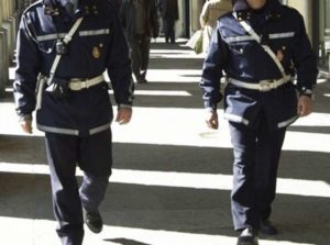 Denunciato una postina a Reggio Emilia che ha buttato nella spazzatura quasi 1500 lettere