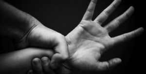 Stupro di gruppo tra 15enni: ai domiciliari un ragazzino