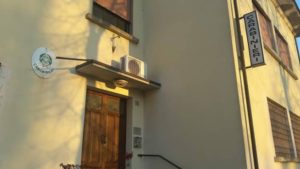 Spacca il naso all’inquilino moroso