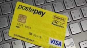 Cerca di vendere uno scrittorio su internet, ma viene truffata e le sottraggono 1200 euro