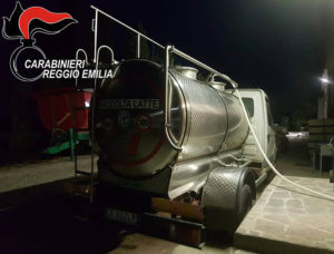 Reggio Emilia, il ladro ha l’auto in panne e ruba il furgone del latte