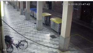 Tenta di rubare una bicicletta proprio sotto le telecamere: denunciato