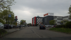 Filmato mentre ruba power-bank da un supermercato: denunciato