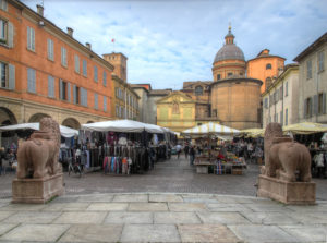 Coronavirus, sospesi tutti i mercati cittadini. Chiusi al pubblico i parchi Alcide Cervi, Santa Maria e Le Paulonie