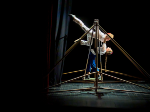 Teatro acrobatico a Scandiano il 13 luglio con gli Havana Ensemble in “Amor”