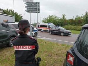 Rubano un auto e speronano i Carabinieri. Arrestati