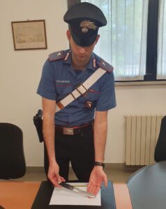 Minaccia autista di servizio pubblico con un coltello: 29enne denunciato