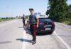 Fugge al posto di blocco e sperona auto dei Carabinieri: denunciato