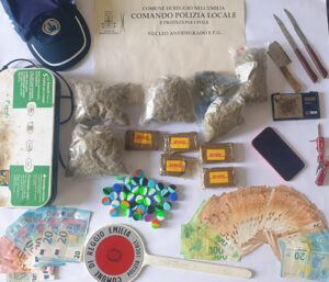 La Polizia Locale arresta un uomo che aveva un chilogrammo di stupefacente in casa