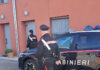 Viola divieto di avvicinamento e tenta un tamponamento all’auto della moglie: arrestato