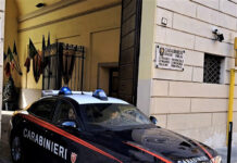 Víola il divieto di avvicinamento e gli viene disposto il divieto di dimora nel reggiano