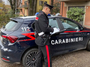 Diciassettenne sorpreso con droga da spacciare e un machete di 60cm: denunciato