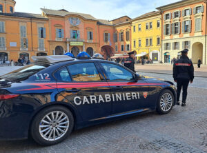In centro con droga e coltello: denunciato dai Carabinieri