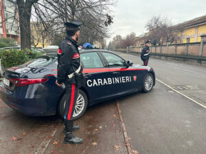 In zona stazione con le dosi pronte per lo spaccio: denunciato