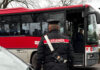 Prima lo deridono sul bus poi lo rapinano per strada: cinque giovanissimi denunciati dai Carabineri
