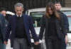 Nicolas Sarkozy entra in carcere tra ali di folla e osanna
