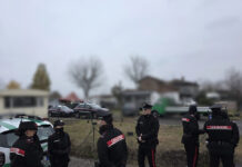 Carabinieri in azione in un campo-nomadi in città
