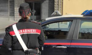 Razzia di cosmetici da una farmacia: una donna identificata e denunciata