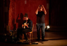 Autoritratto. Davide Enia in scena a Reggio Emilia tra teatro civile e memoria della Mafie