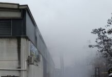 Incendio in un capannone di via ragazzi del ’99: solo danni alle cose