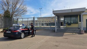 Reiterate violenze, minacce di morte e controlli ossessivi sulla ex compagna: arrestato un 33enne