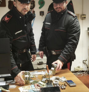 Carabinieri stroncano giro di spaccio in Via Paterlini a Montecchio Emilia: un arresto