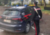 Tiene in auto un tubo di ferro: fermato e denunciato
